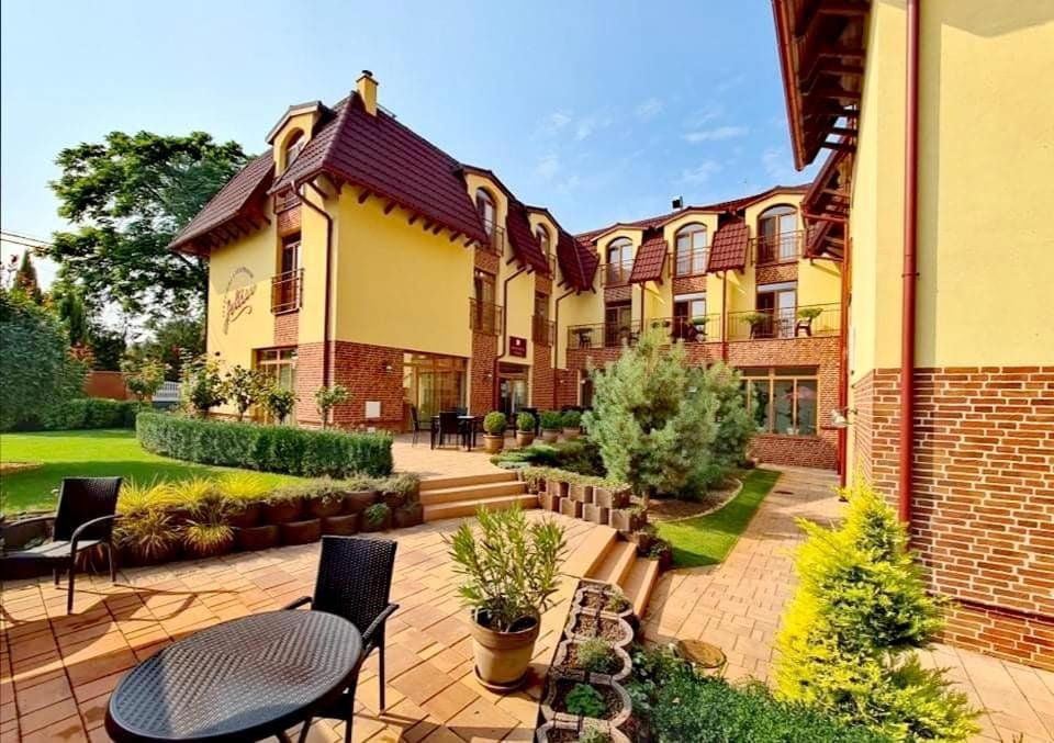 Jolan Pension & Restaurant Cicov Luaran gambar