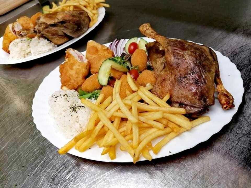 Jolan Pension & Restaurant Cicov Luaran gambar