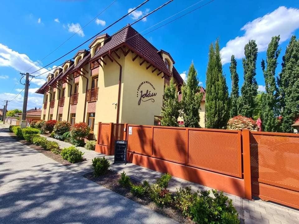 Jolan Pension & Restaurant Cicov Luaran gambar