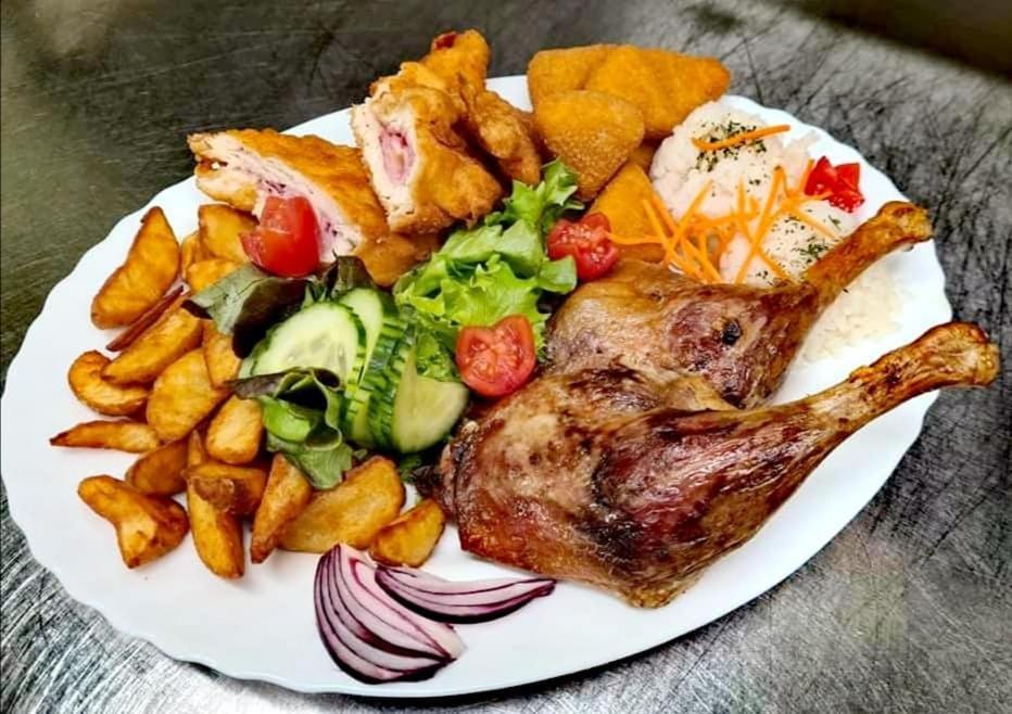 Jolan Pension & Restaurant Cicov Luaran gambar