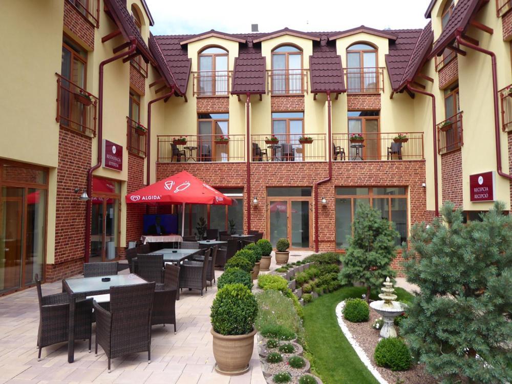Jolan Pension & Restaurant Cicov Luaran gambar