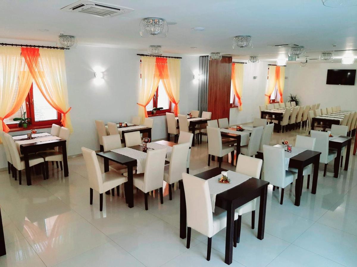 Jolan Pension & Restaurant Cicov Luaran gambar